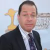 Френч Стюарт в роли Марва Мерчантса в фильме Один дома 4