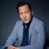 Роб Шнайдер в роли портье в фильме Один дома 2